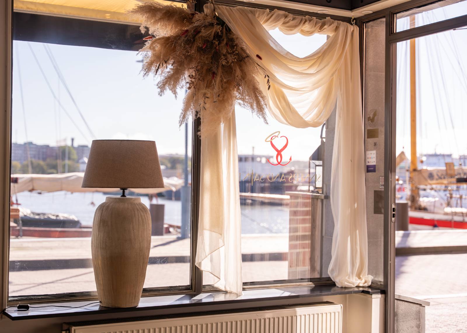 Salongens utsikt mot hamnen